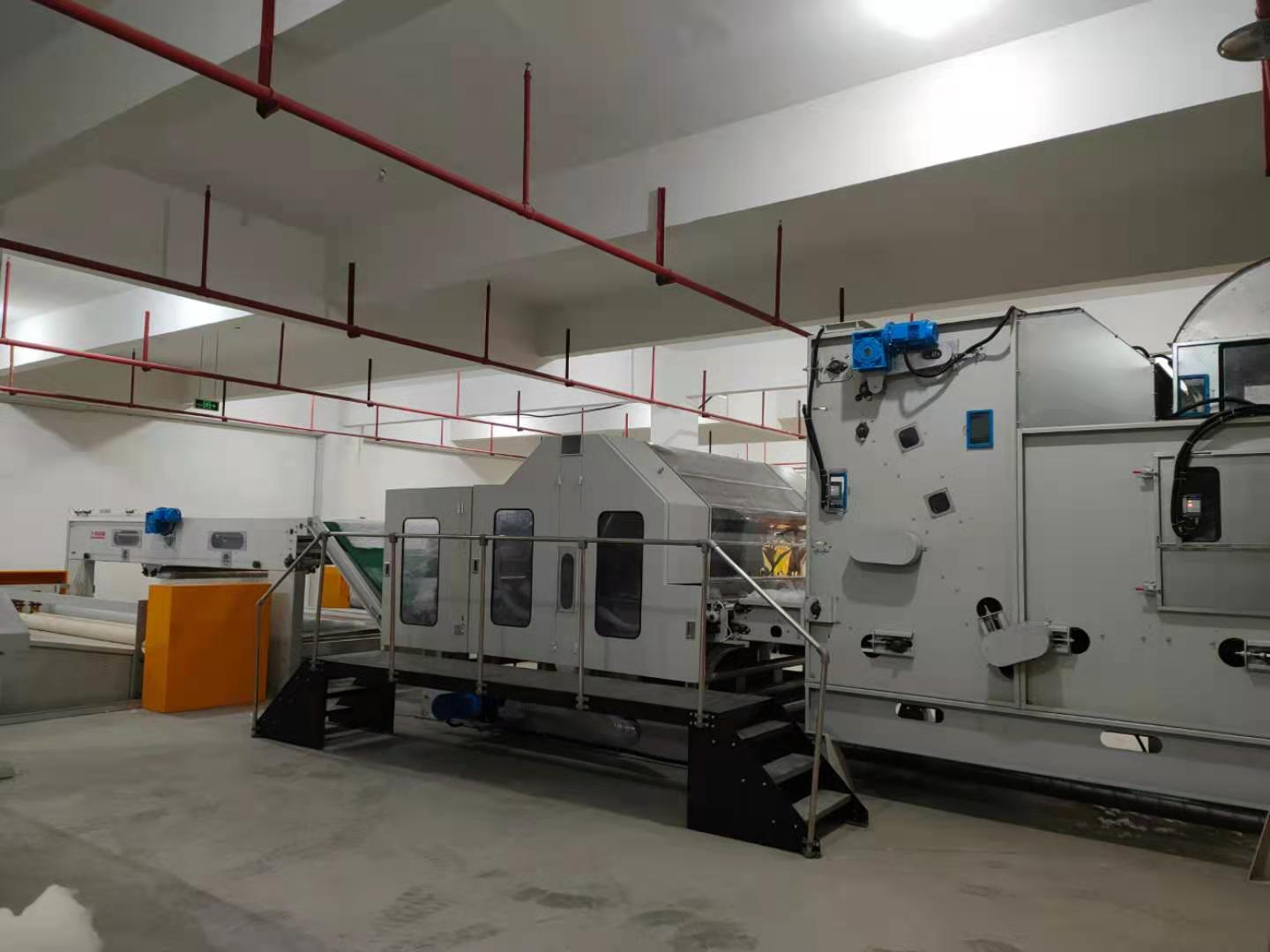 被褥生產(chǎn)線-帶裝套機